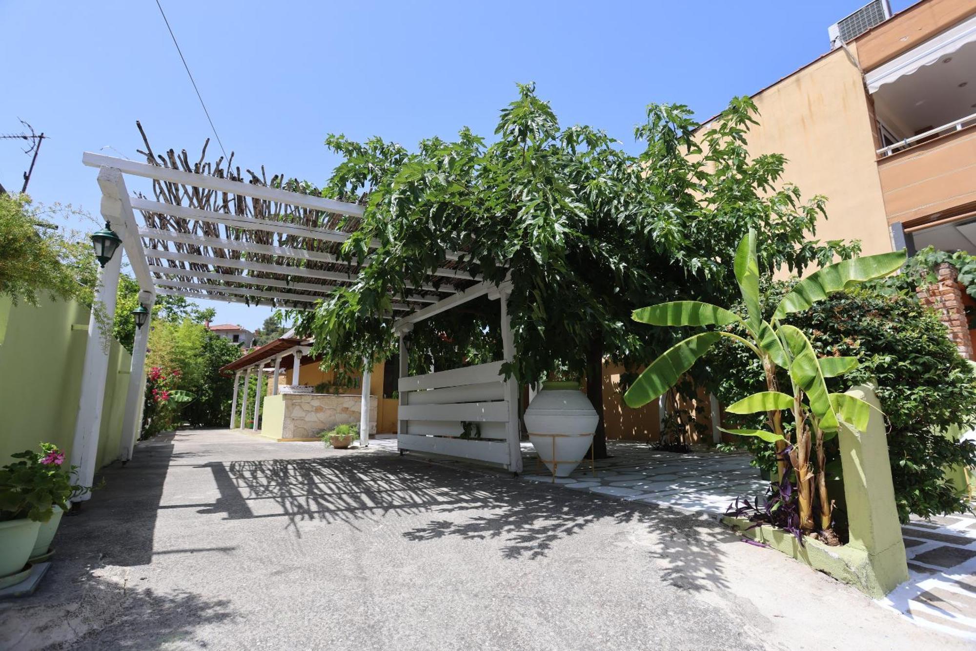 Madlen Apartments Nea Skioni Exterior foto